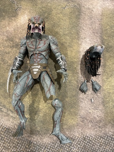 Neca deluxe armored - armored, assassin