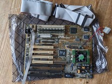 Scheda madre antica ASUS P/I-P55T2P4 con CPU e Ram