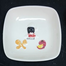 Piatto Ceramica  Vintage con Decori Centrali in Rilievo: Pulcinella / ISCHIA