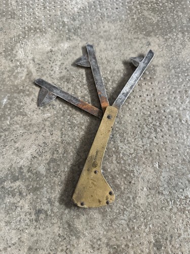 Antico coltello multiuso