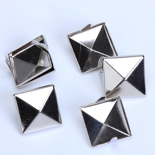 100 borchie piramide - a, a