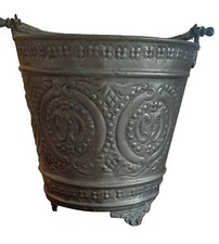 Antico secchiello in metallo argentato finemente decorato