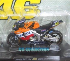 Modellino Moto GP Valentino Rossi 1:18 HONDA RC 211V World Champion 2002 NERA (3