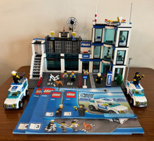 LEGO City 7498 POLICE STATION