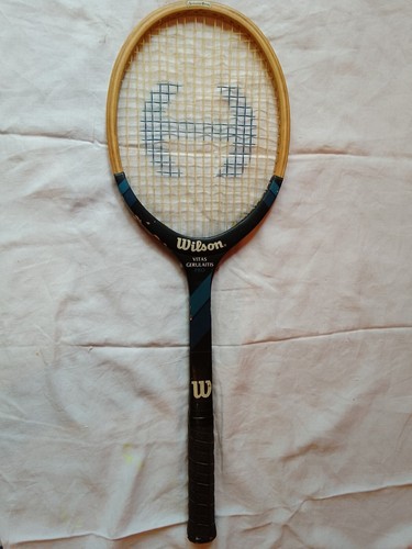 Bella racchetta tennis in - racchetta,