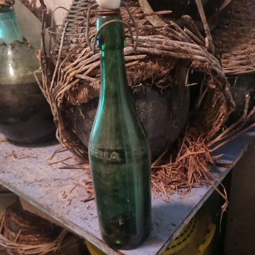 Antica bottiglia vetro - , acqua