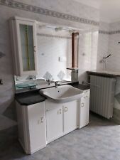 mobile bagno a quattro ante con specchio e lavandino semi incasso 