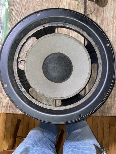 Needs foam woofer 31063 - re-foam,