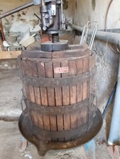 vecchia pressa per uva f.lli rossi    per spremere vinaccia  