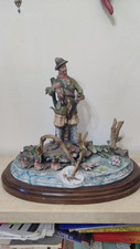 Statua in ceramica Capodimonte – Cacciatore con fucile e anatre – DA RESTAURARE