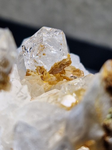 Minerale magnesite quarzo - su,