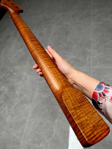 Collo chitarra basso jazz
