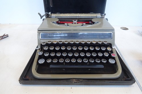 Macchina per scrivere olivetti - per,