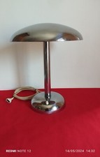 lampada da tavolo in metallo