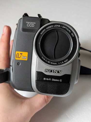 Sony handycam ccd trv44e - sony, ccd-trv44e
