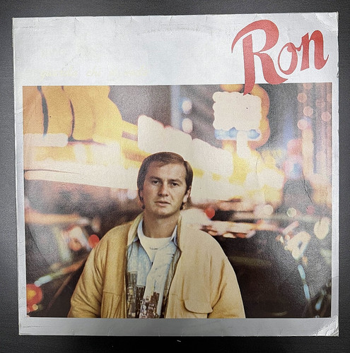 Ron guarda chi - ron, vede