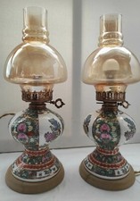 Coppia  lumi antichi a petrolio  opalina