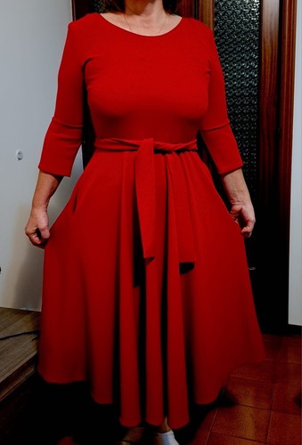 Vestito rosso lunghezza media