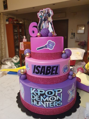 Torta finta pop - finta, k-pop
