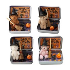 Piccolo orsetto in una scatola