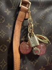Louis Vuitton Autentico