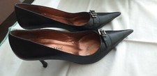 Scarpe donna eleganti tacco basso a spillo colore nero e con cinturino. Nuove!
