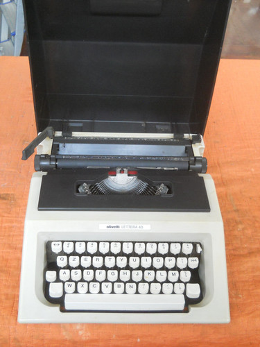 Macchina scrivere olivetti - da,