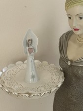 Statuina campanella angelo porcellana Llardo da collezione "Suoni d'amore" che tiene il cuore