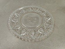 Piatto In Vetro Con Decorazioni In Rilievo Sul Retro Cm 30.5