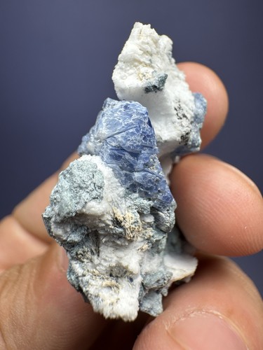 Benitoite natrolite - benitoite,,