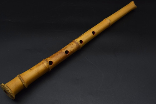 Antico strumento flauto - a,