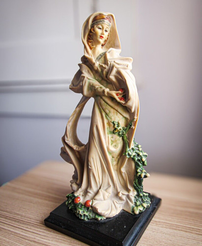 Vintage figurine lady with - vintage,