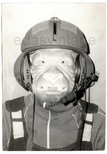 Mascherato uomo pilota casco