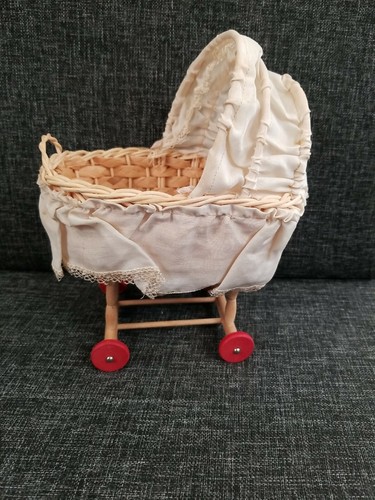 Bambola vintage carrozzina