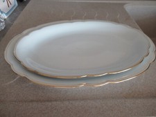 2 PLATS OVALES PORCELAINE