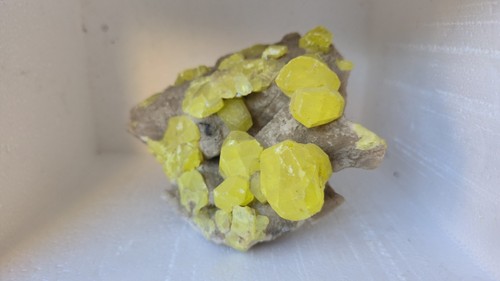Rare stunning native sulphur - &,