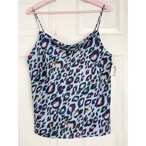 Camicia nuova con etichetta