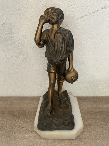 Scultura metallo di - in,