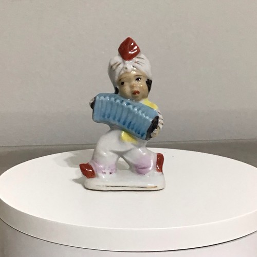 Statuina vintage ragazzo che