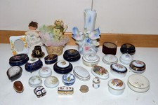 modernariato in asta la raccolta di soprammobili ceramica scatoline contenitori