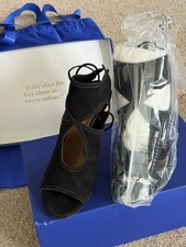 Sandali scamosciati nuovi con