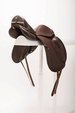 Sella da dressage in pelle