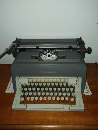Macchina scrivere olivetti - da,