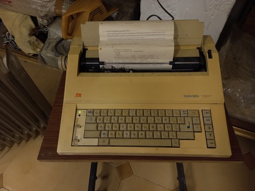 Macchina scrivere elettrica - macchina, da