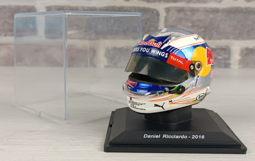 Daniel ricciardo red - red, bull