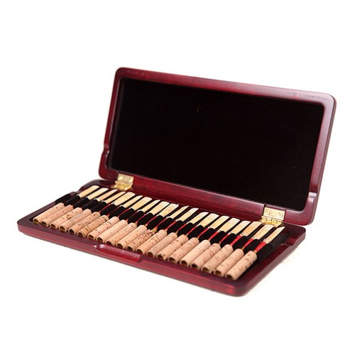 Maroon wooden oboe reeds - maroon,
