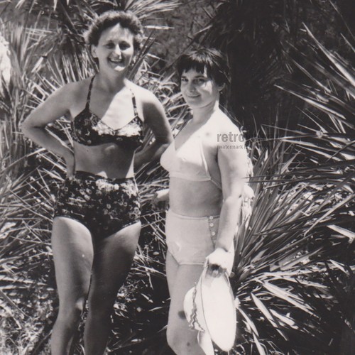 Due donne carine - bikini, in