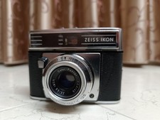 Macchina fotografica Zeiss Ikon Contessamat con obiettivo Pantar f/2.8 45mm