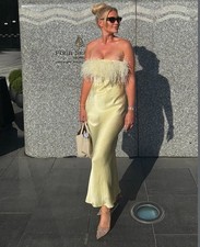 Abito lungo in raso piumato