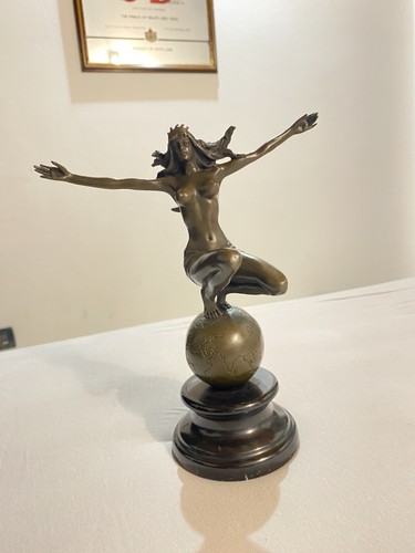 Statua bronzo donna sul - bronzo,